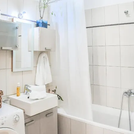 Athanasia's Daire Prínos